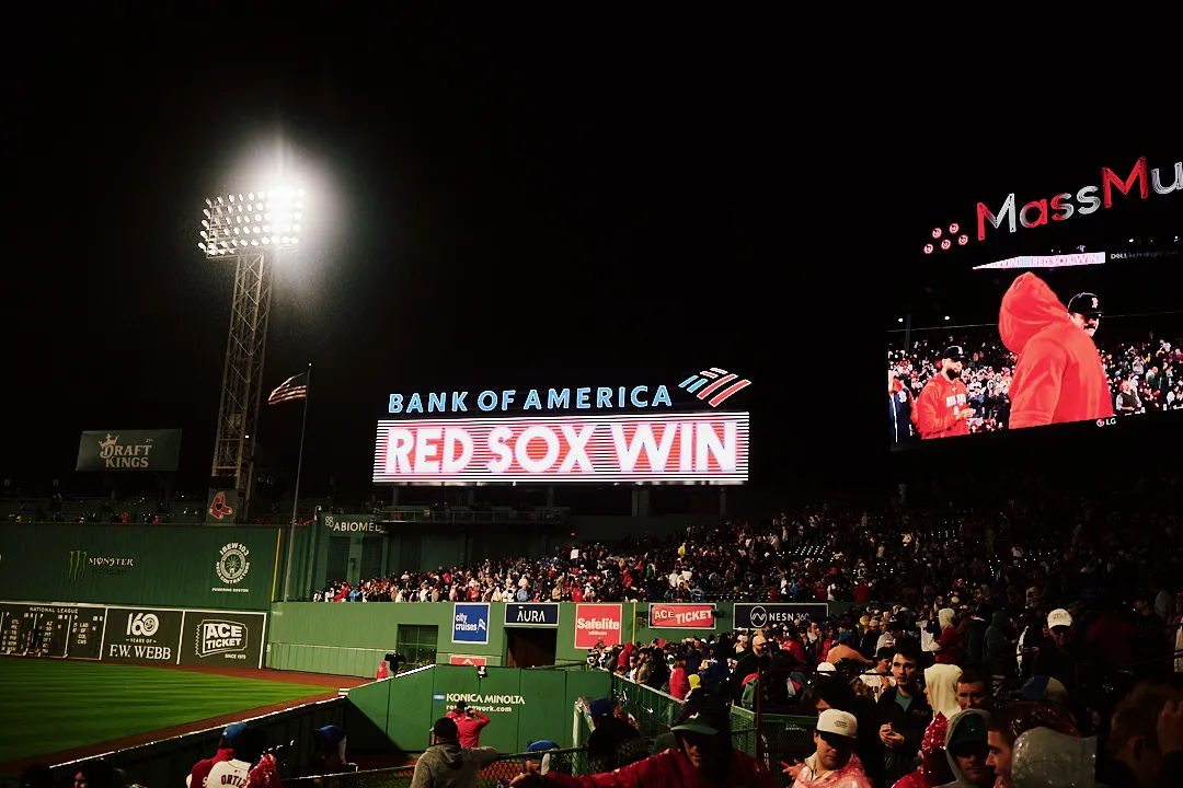 Fenway scoreboard reading Bank of America, Red Sox win